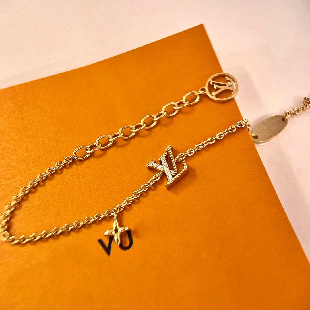 「Lume Jewelry」ロゴ スターモチーフ ゴールドブレスレット