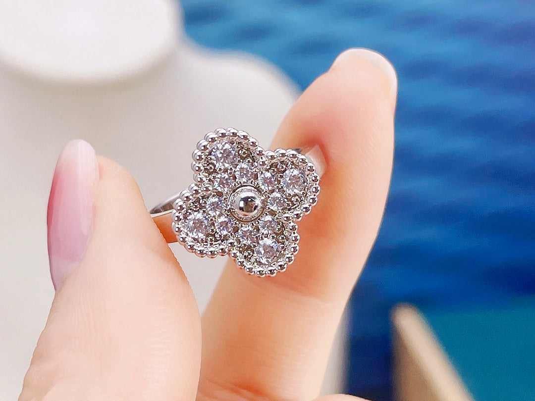 『Lume Jewelry』クローバーダイヤモンドリング