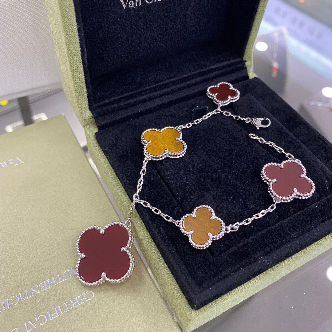 「ルームジュエリー」クローバー 5モチーフ シルバー カーネリアン タイガーアイブレスレット