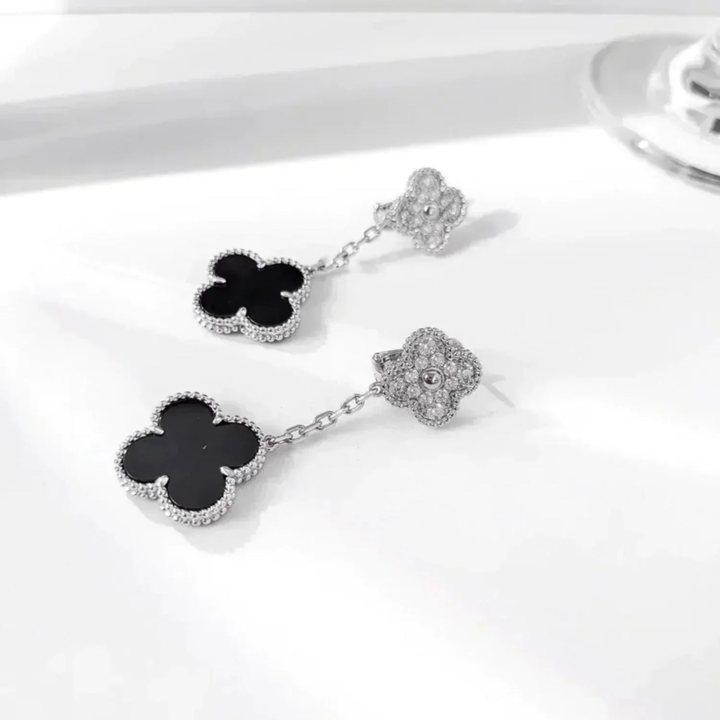 「Lume Jewelry」クローバー2モチーフ ダイヤモンドオニキスピアス シルバー