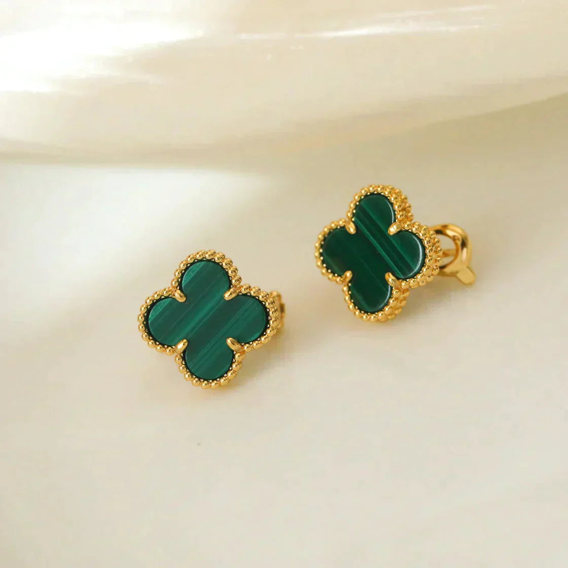 Lume Jewelry クローバー ミディアム 1モチーフ マラカイト イヤリング