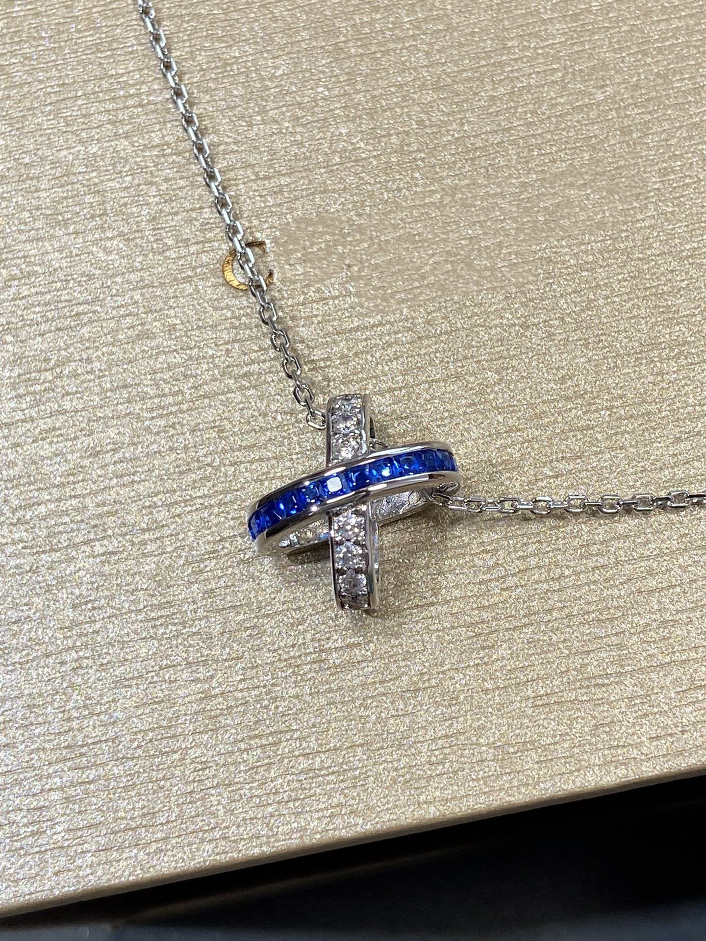 「ルームジュエリー」リアンダイヤモンドシルバーネックレス