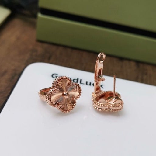 Lume Jewelry クローバーミディアムスタッドピアス