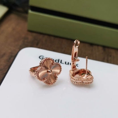 Lume Jewelry クローバーミディアムスタッドピアス