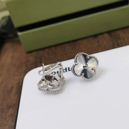 Lume Jewelry クローバーミディアムスタッドピアス