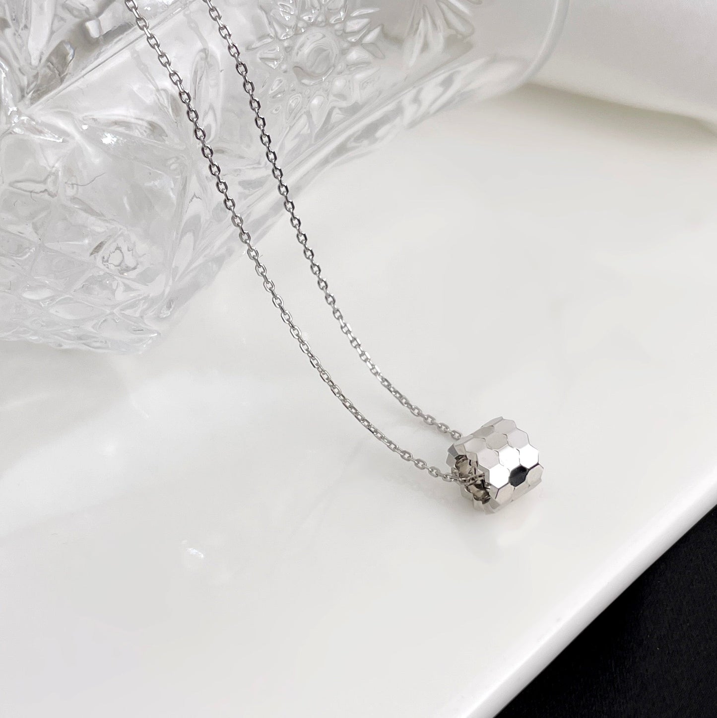 Lume Jewelry「BEE MINI NECKLACE」