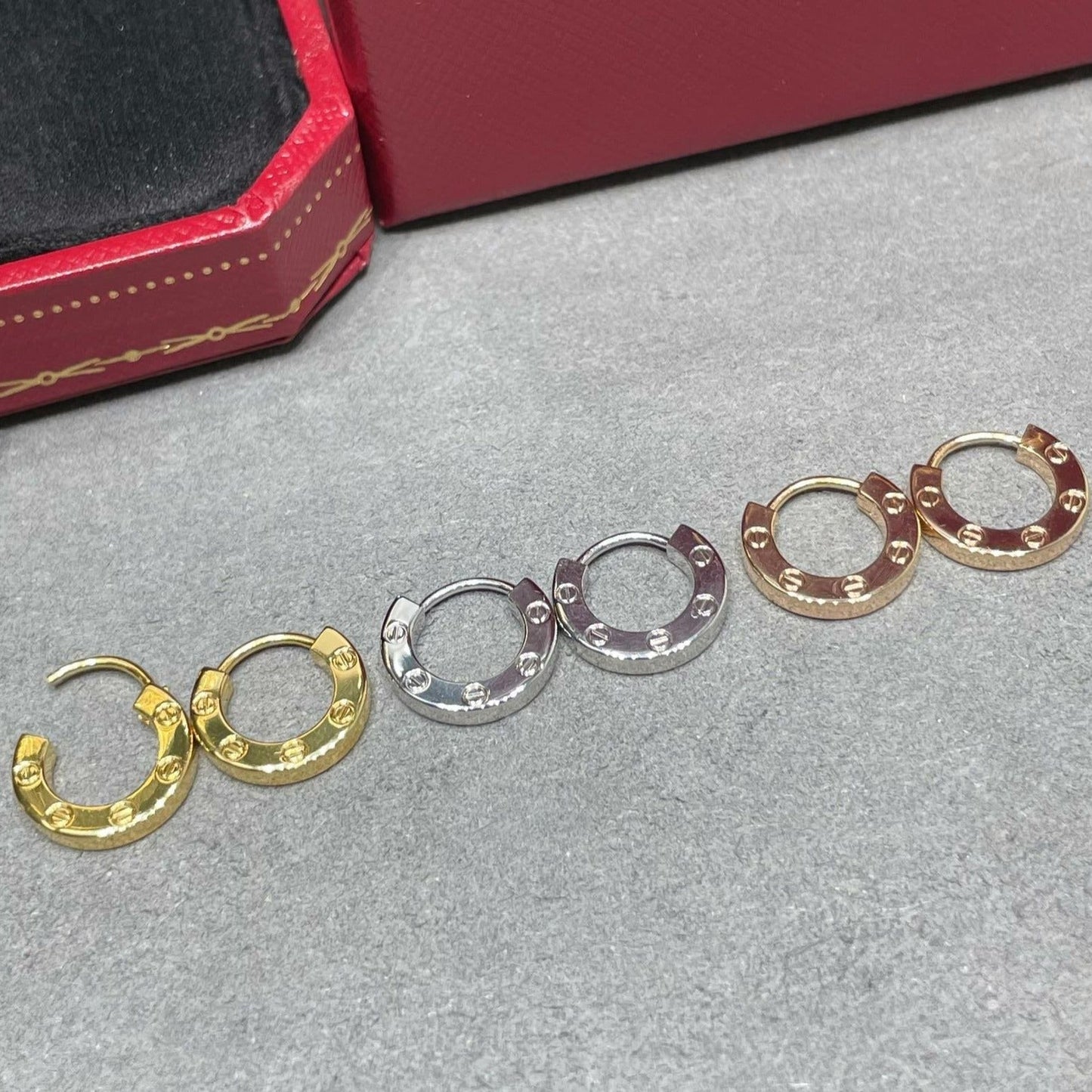 ルンメジュエリー「LOVE MINI EARRINGS」