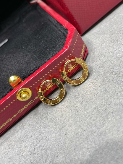 ルンメジュエリー「LOVE MINI EARRINGS」