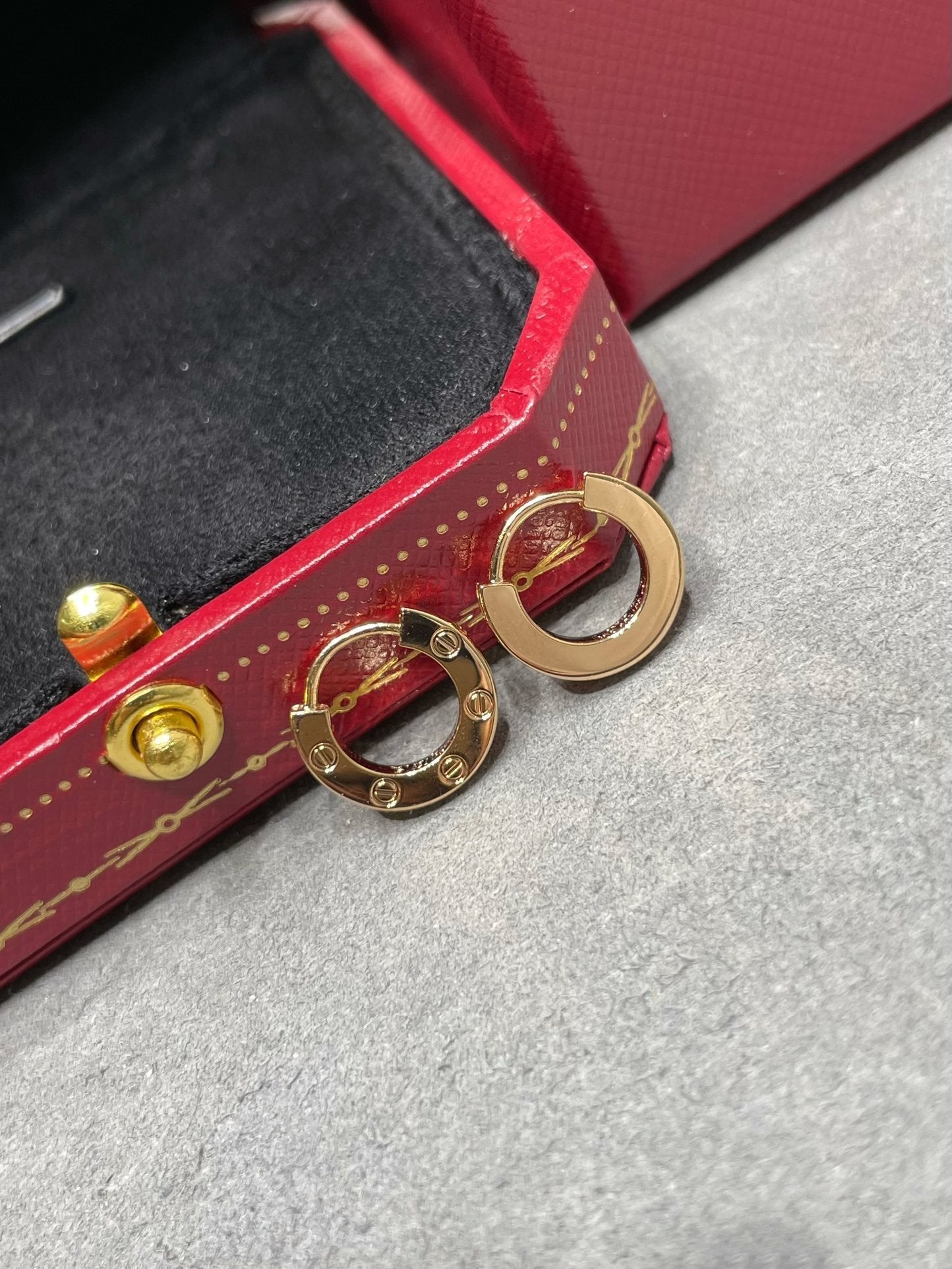 ルンメジュエリー「LOVE MINI EARRINGS」