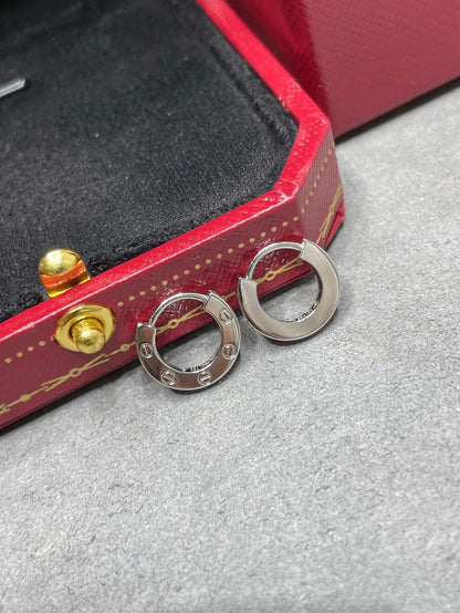 ルンメジュエリー「LOVE MINI EARRINGS」