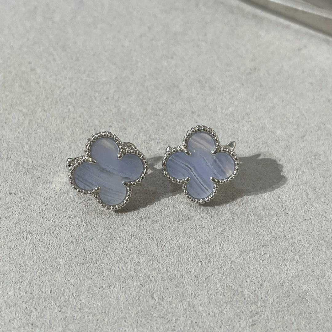 Lume Jewelry クローバーカルセドニーシルバースタッドピアス