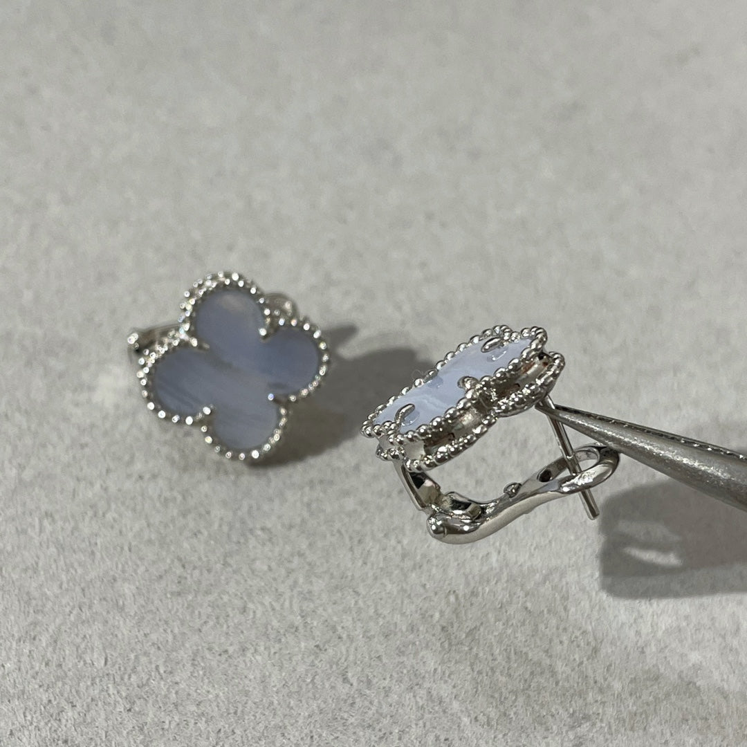 Lume Jewelry クローバーカルセドニーシルバースタッドピアス