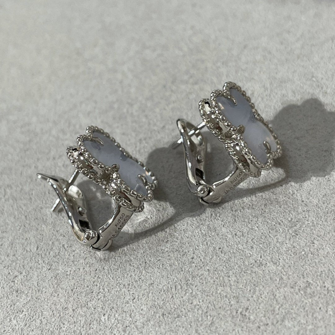 Lume Jewelry クローバーカルセドニーシルバースタッドピアス