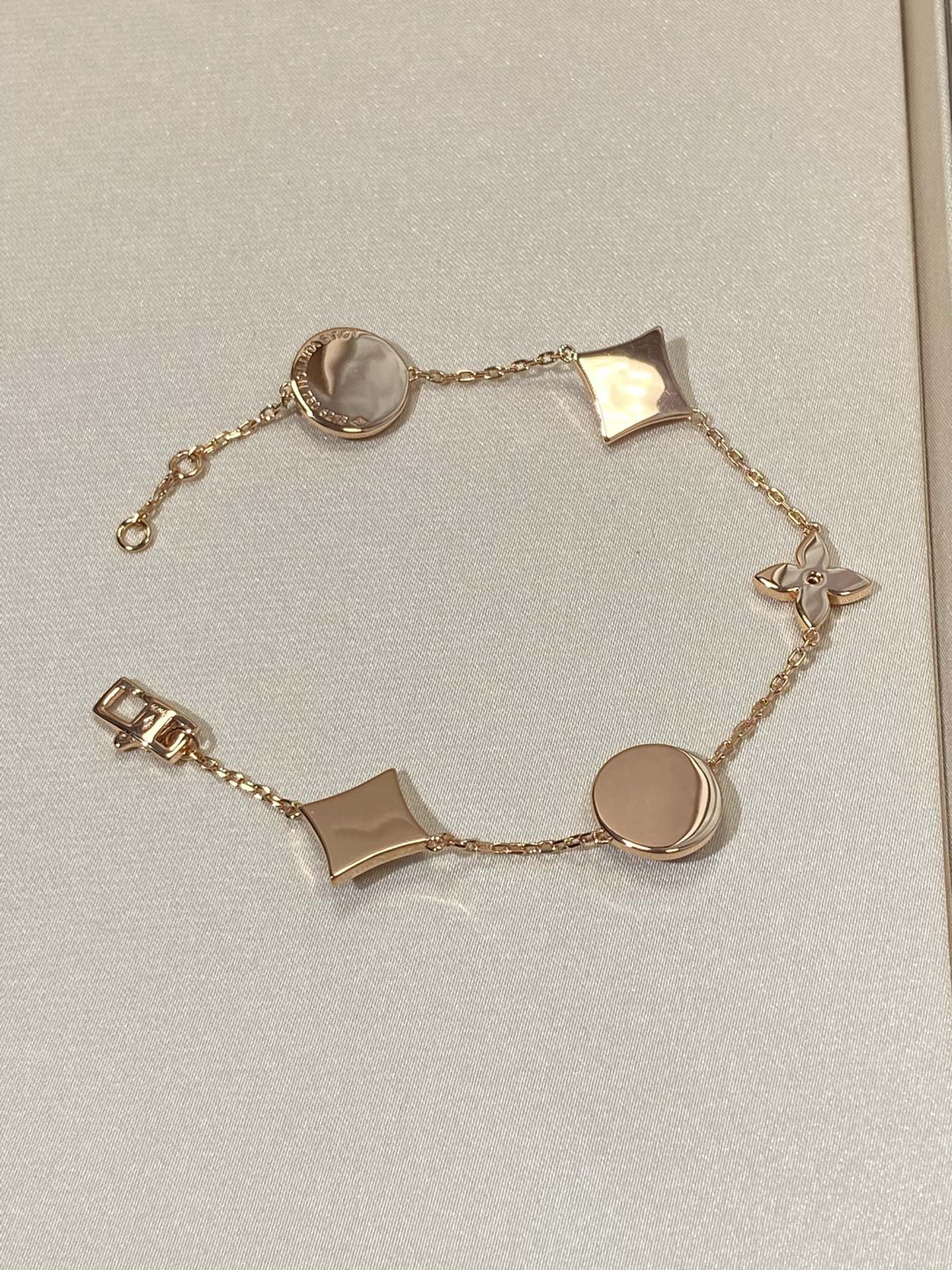 Lume Jewelry「STAR AND SUN 5モチーフMOPピンクゴールドブレスレット」