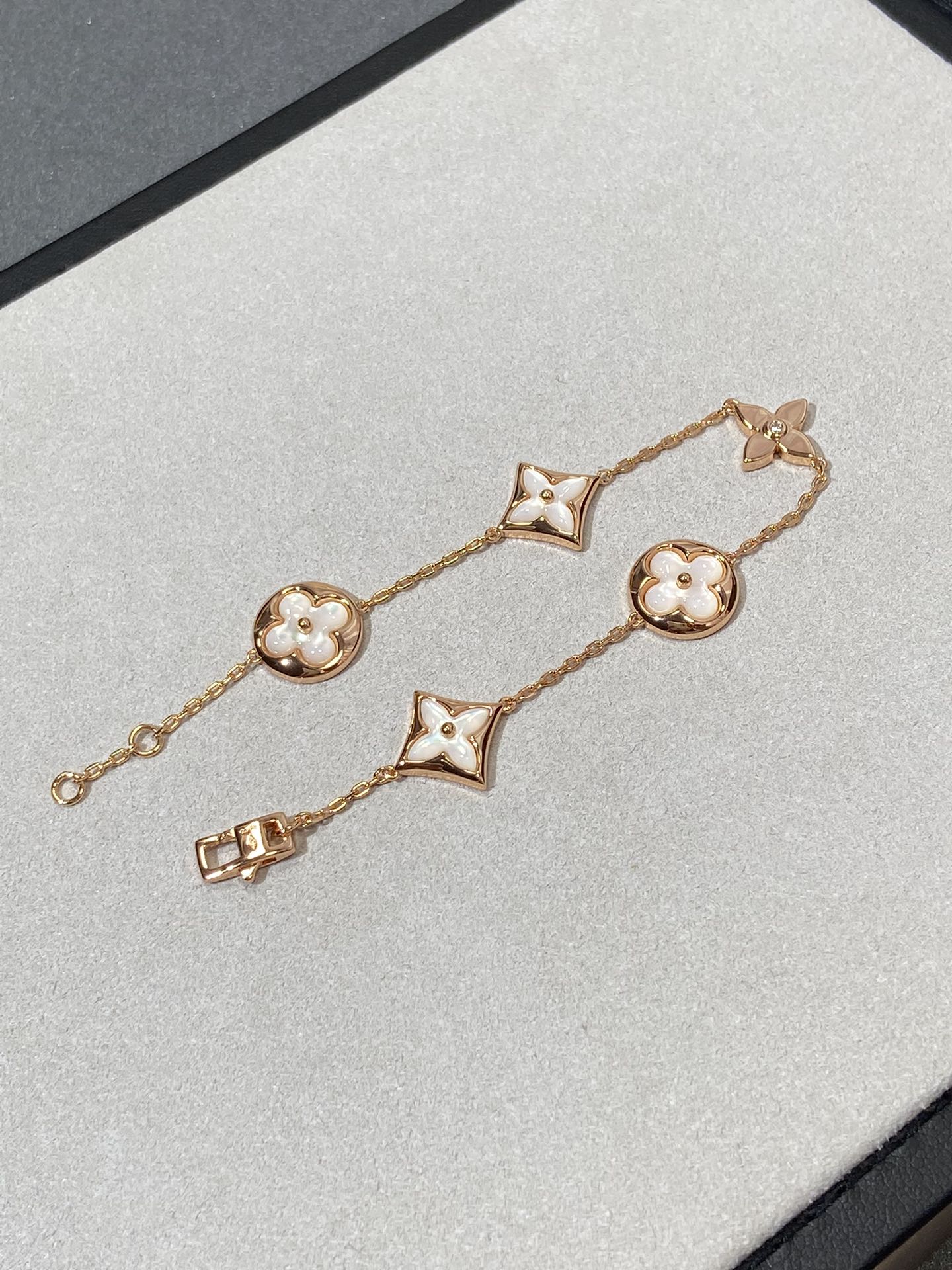 Lume Jewelry「STAR AND SUN 5モチーフMOPピンクゴールドブレスレット」