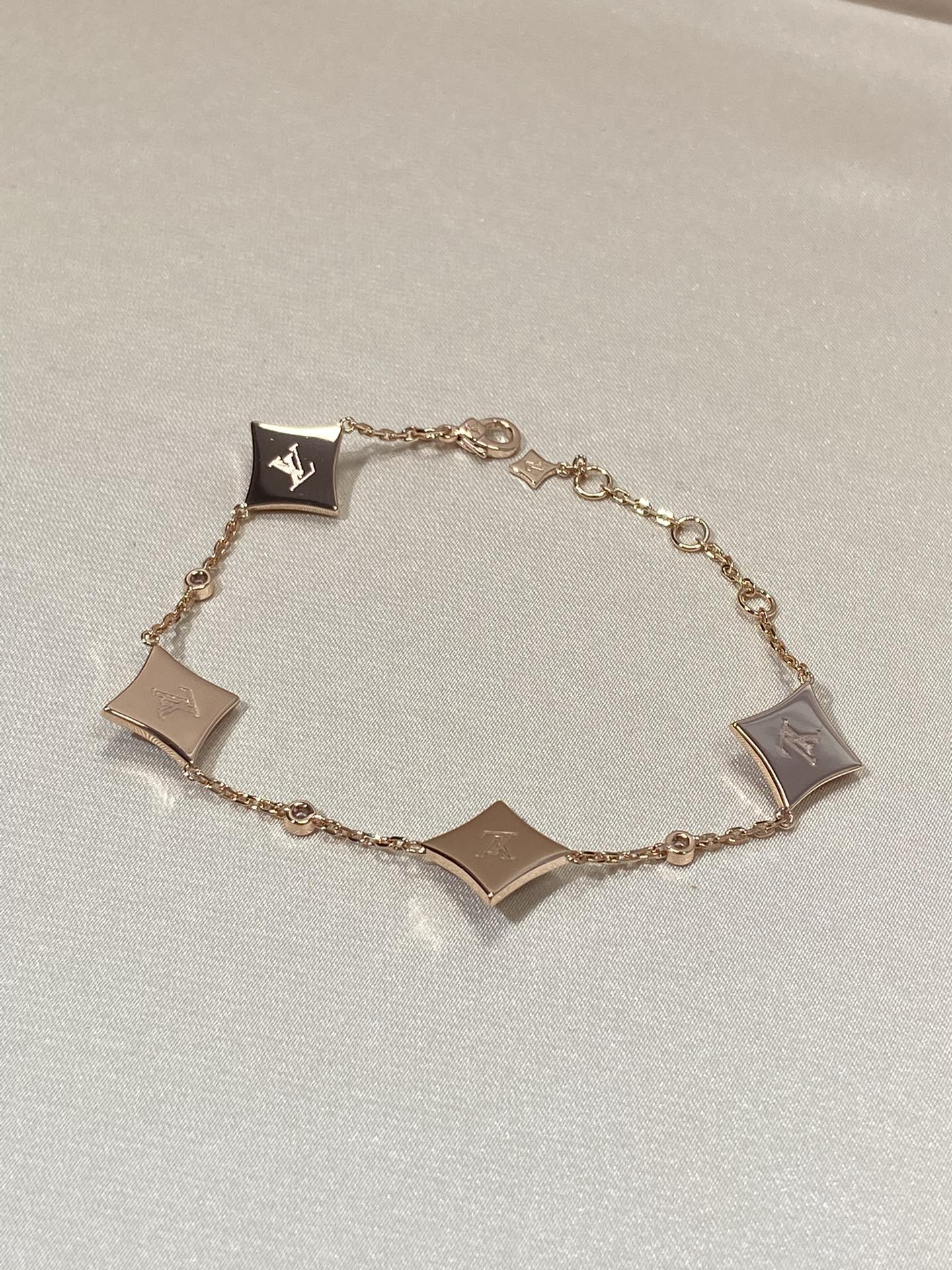 Lume Jewelry「STAR 4 MOTIF MOP DIAMOND PINK GOLD BRACELET」