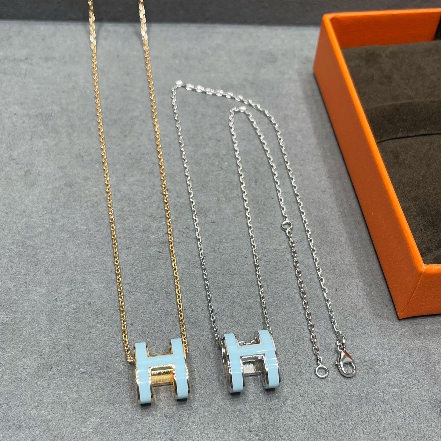Lume Jewelry「POP H SKY BLUE ネックレス」