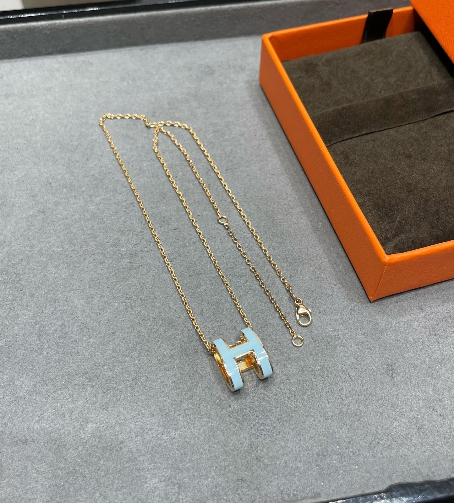 Lume Jewelry「POP H SKY BLUE ネックレス」