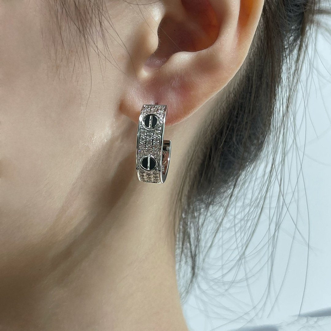 「Lume Jewelry」LOVEセラミック・ダイヤモンドパヴェシルバーピアス