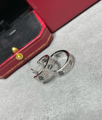 「Lume Jewelry」LOVEセラミック・ダイヤモンドパヴェシルバーピアス