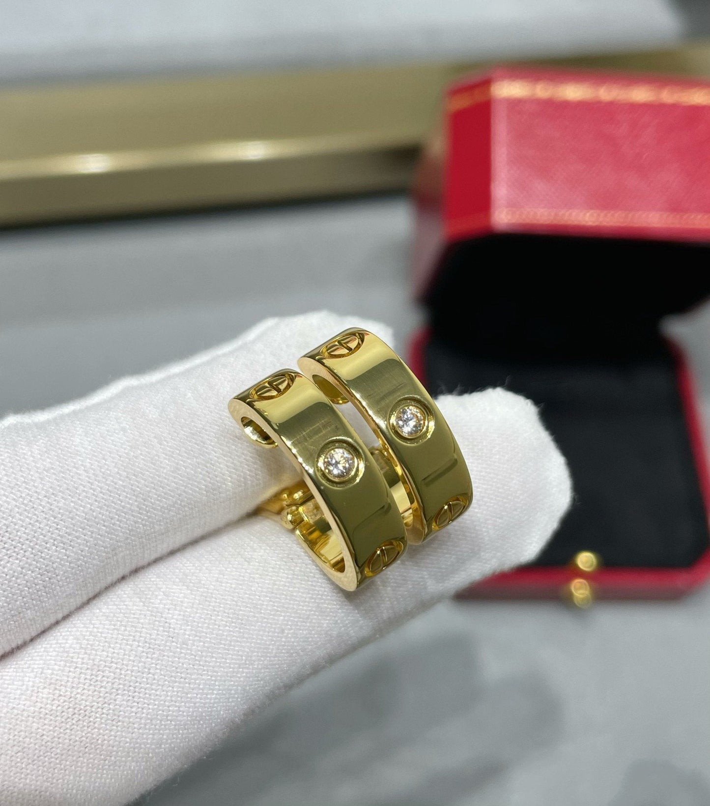 Lume Jewelry 「LOVE」5.5mm 1ダイヤモンドピアス