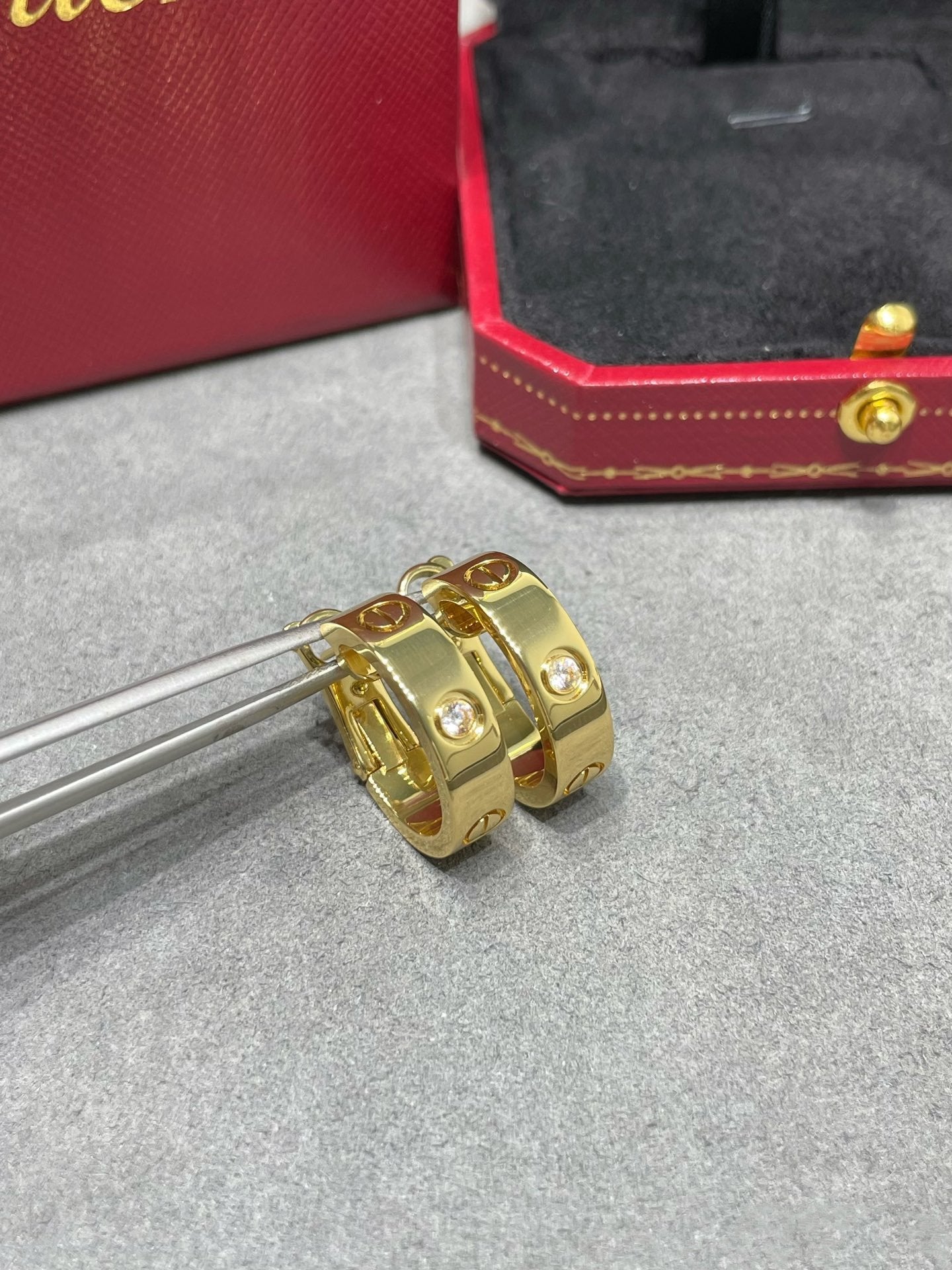 Lume Jewelry 「LOVE」5.5mm 1ダイヤモンドピアス