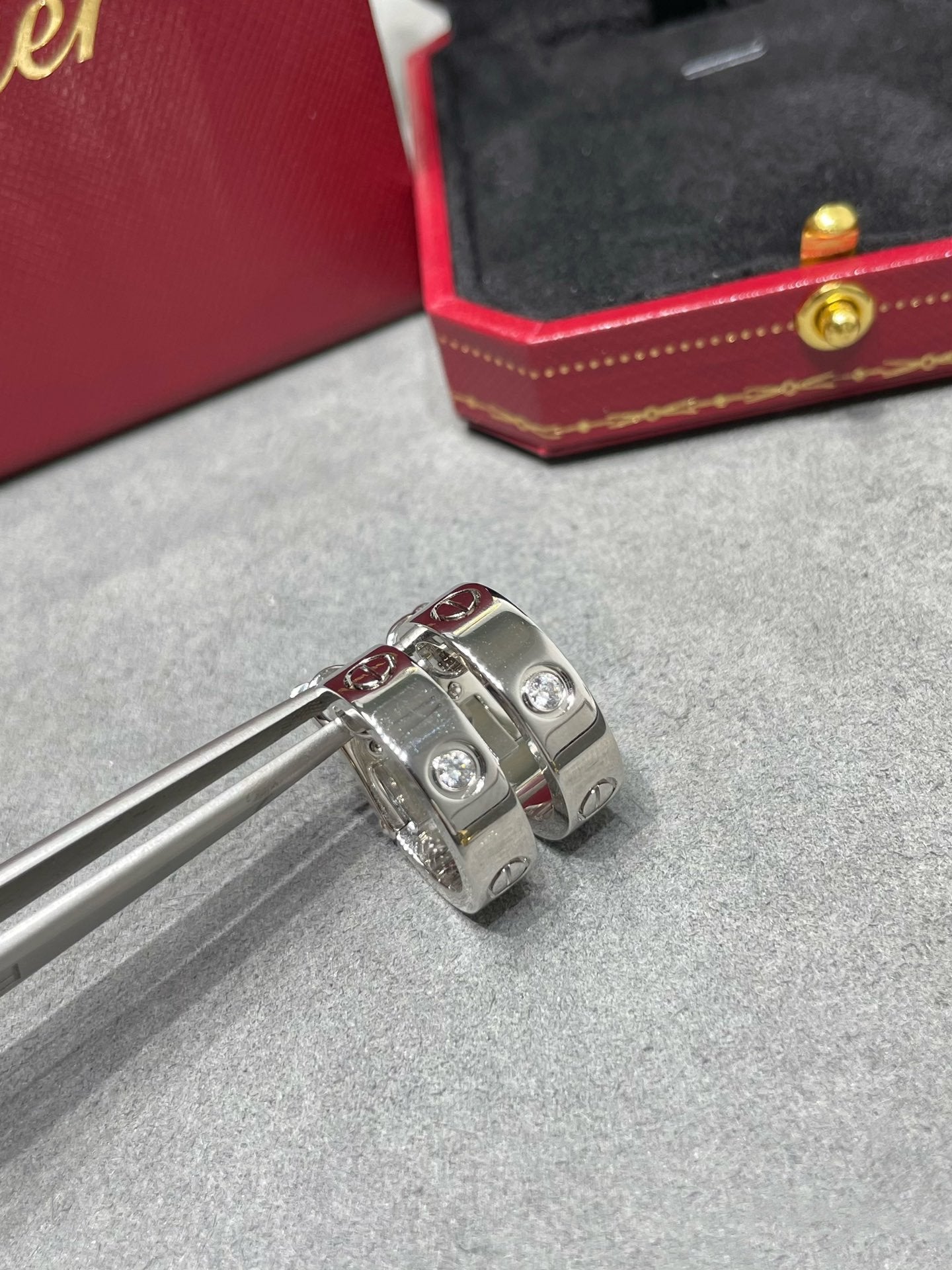Lume Jewelry 「LOVE」5.5mm 1ダイヤモンドピアス