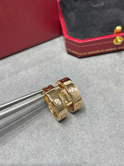 Lume Jewelry 「LOVE」5.5mm 1ダイヤモンドピアス
