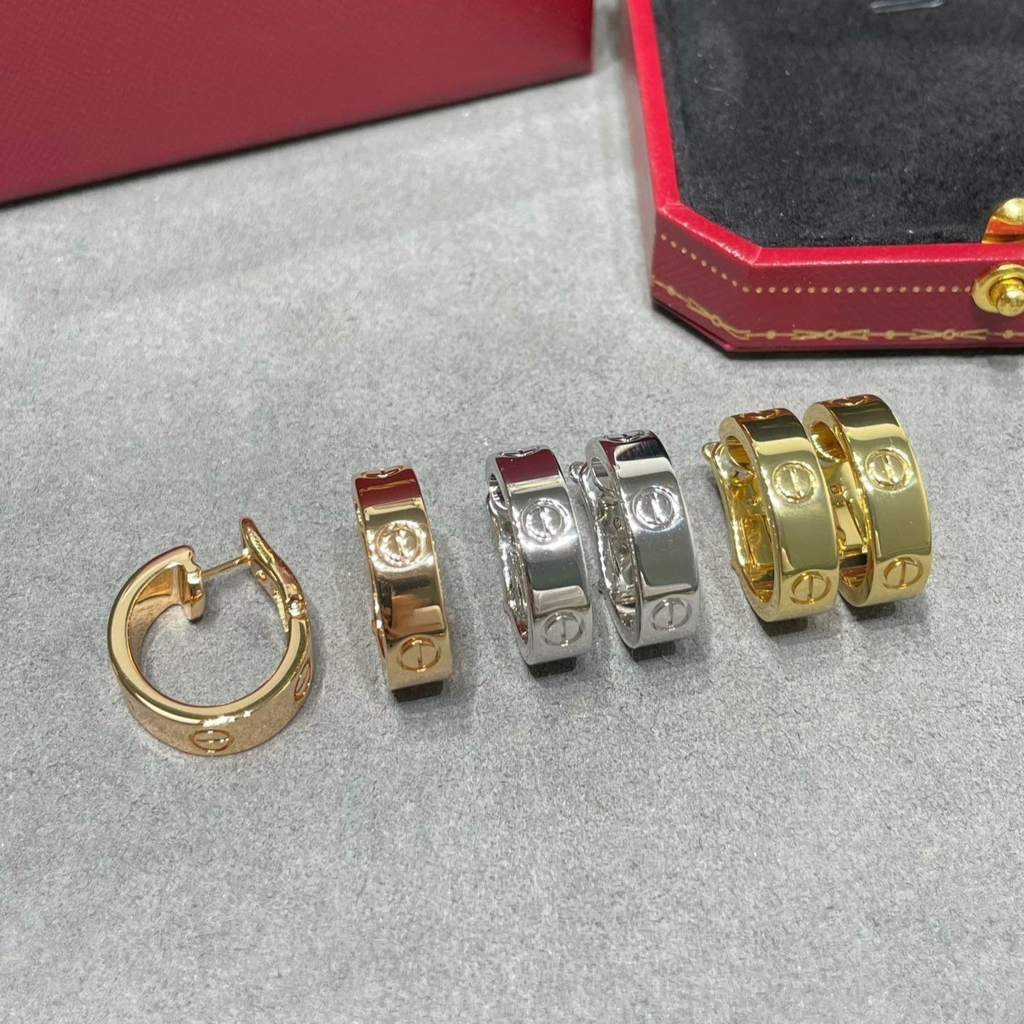 Lume Jewelry LOVE 5.5MM ピアス