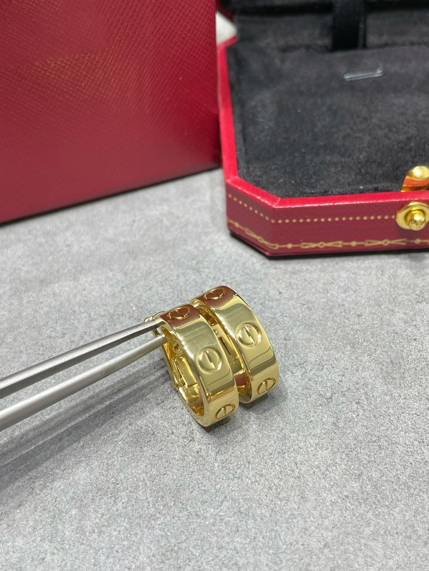 Lume Jewelry LOVE 5.5MM ピアス
