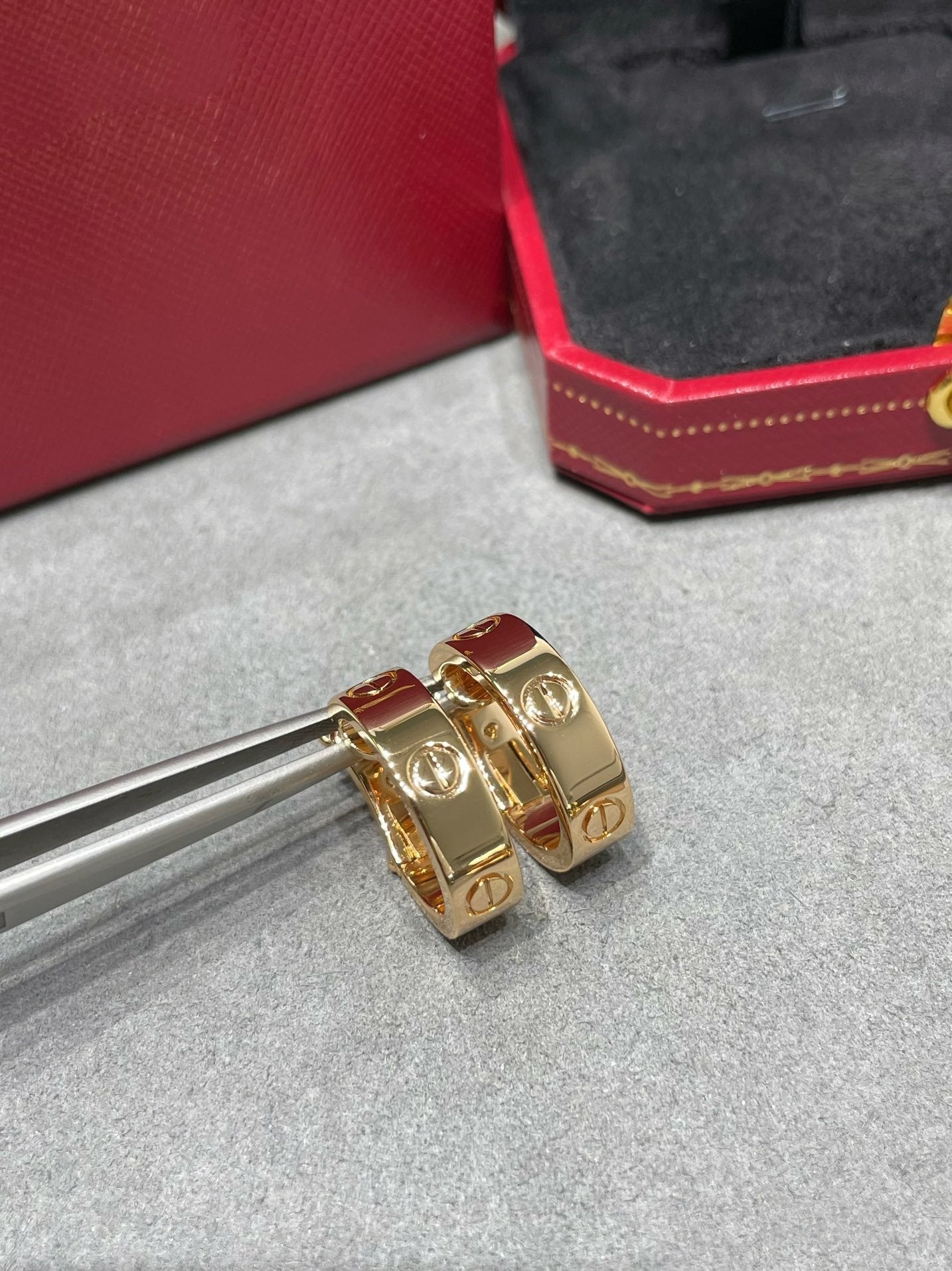 Lume Jewelry LOVE 5.5MM ピアス