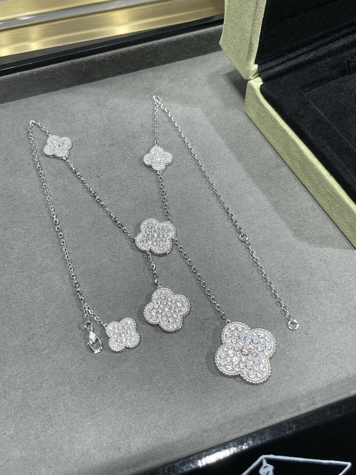 Lume Jewelry クローバー 6モチーフ ダイヤモンド パヴェ ネックレス
