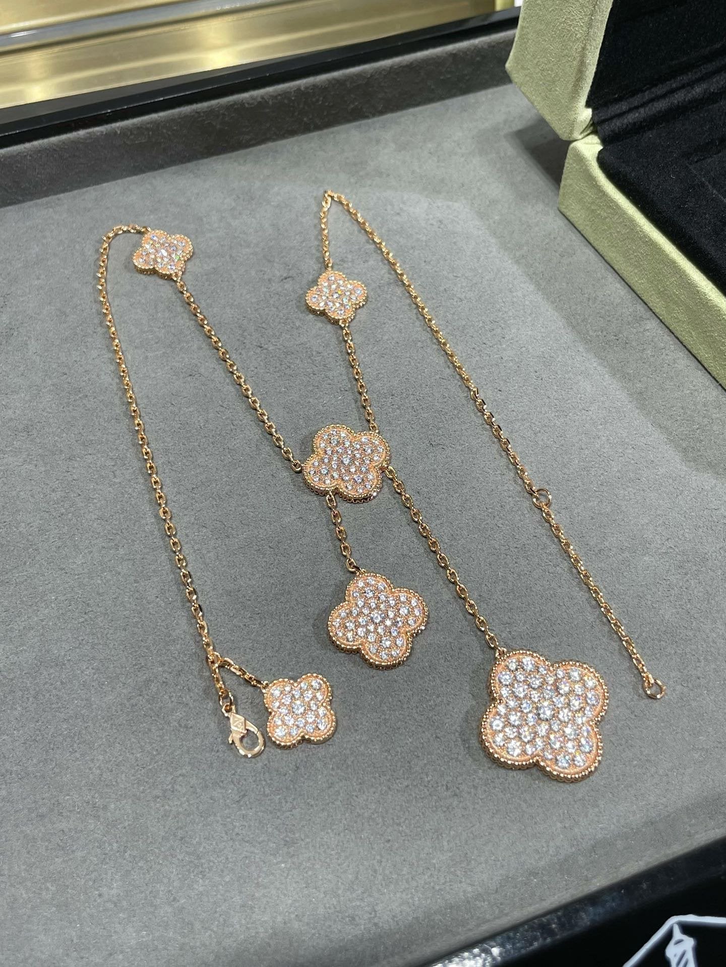 Lume Jewelry クローバー 6モチーフ ダイヤモンド パヴェ ネックレス