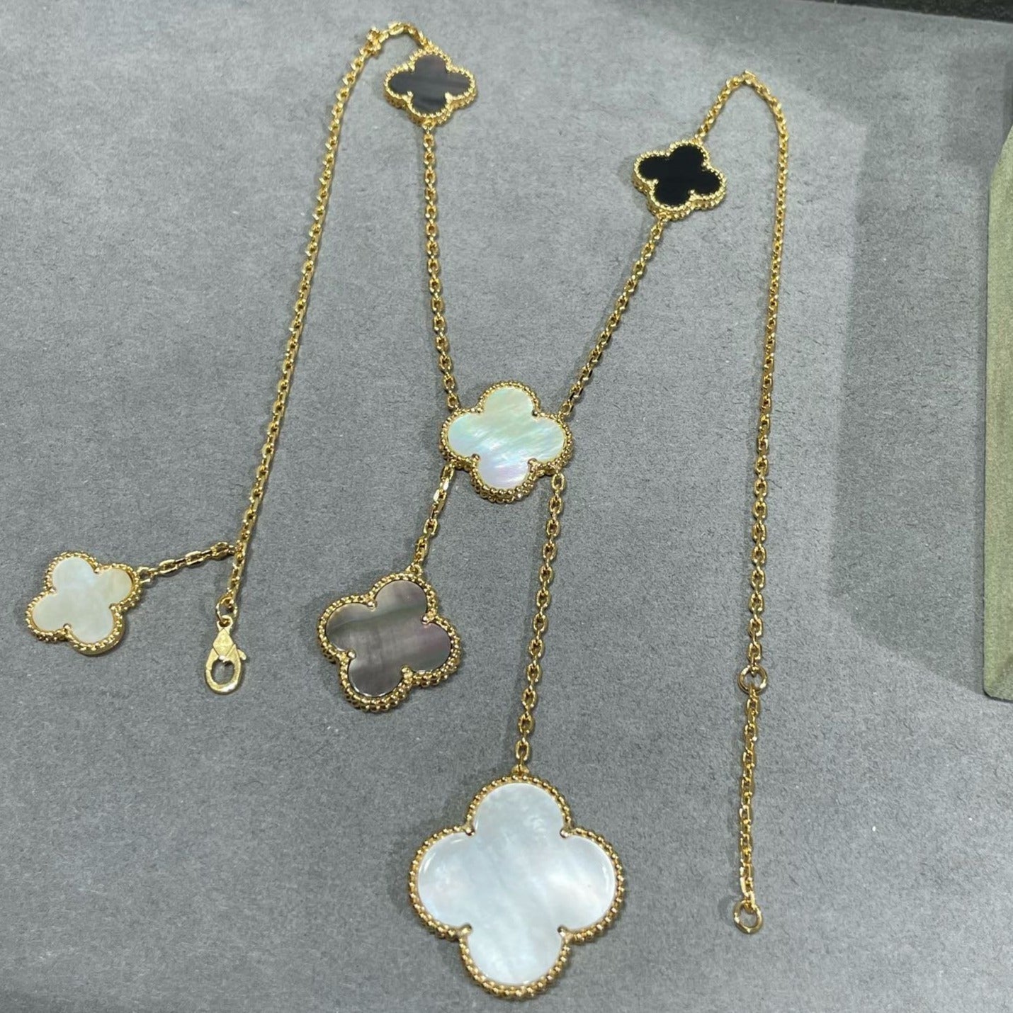 「ルームジュエリー」クローバー 6モチーフ マザーオブパール オニキス ゴールドネックレス