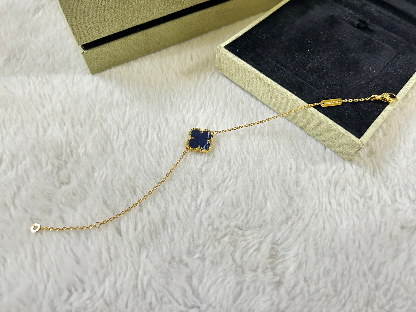 Lume Jewelry「クローバー 1モチーフ ピータサイト ブレスレット」