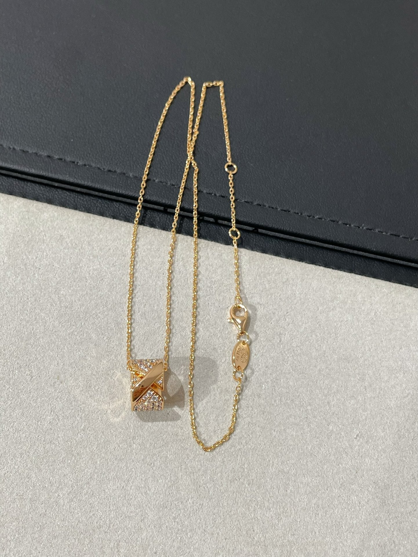 Lume Jewelry LIENS EVIDENCE ダイヤモンドパヴェネックレス