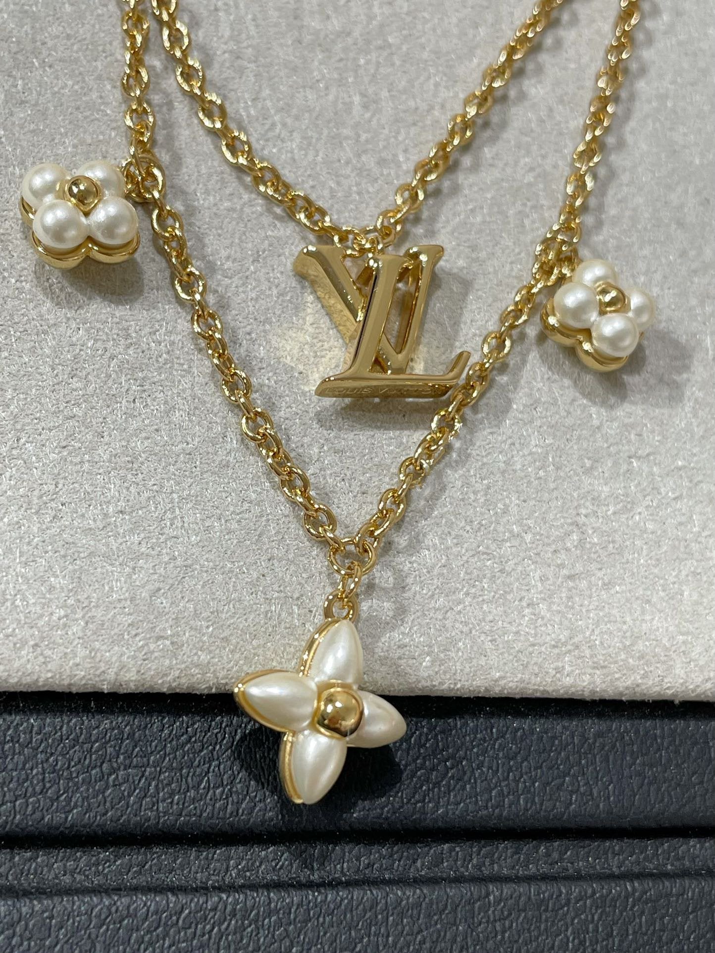 「Lume Jewelry」フラワーグラム ゴールドMOP 2連ネックレス