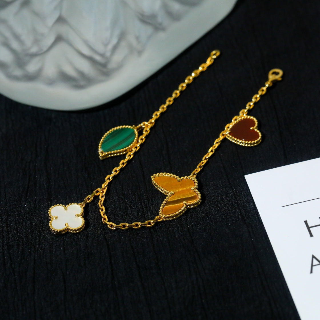 Lume Jewelry ラッキー スプリング 5モチーフ ゴールド ブレスレット