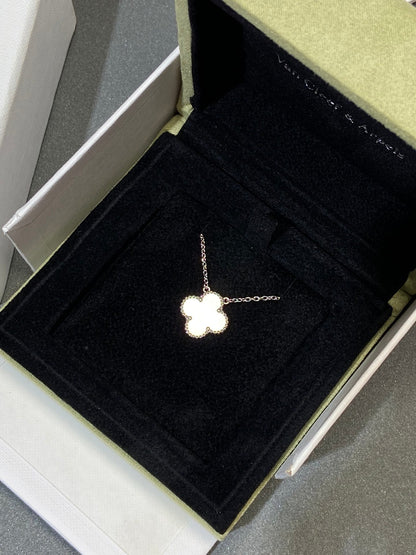 Lume Jewelry クローバー ミディアム シルバーホワイトMOPネックレス