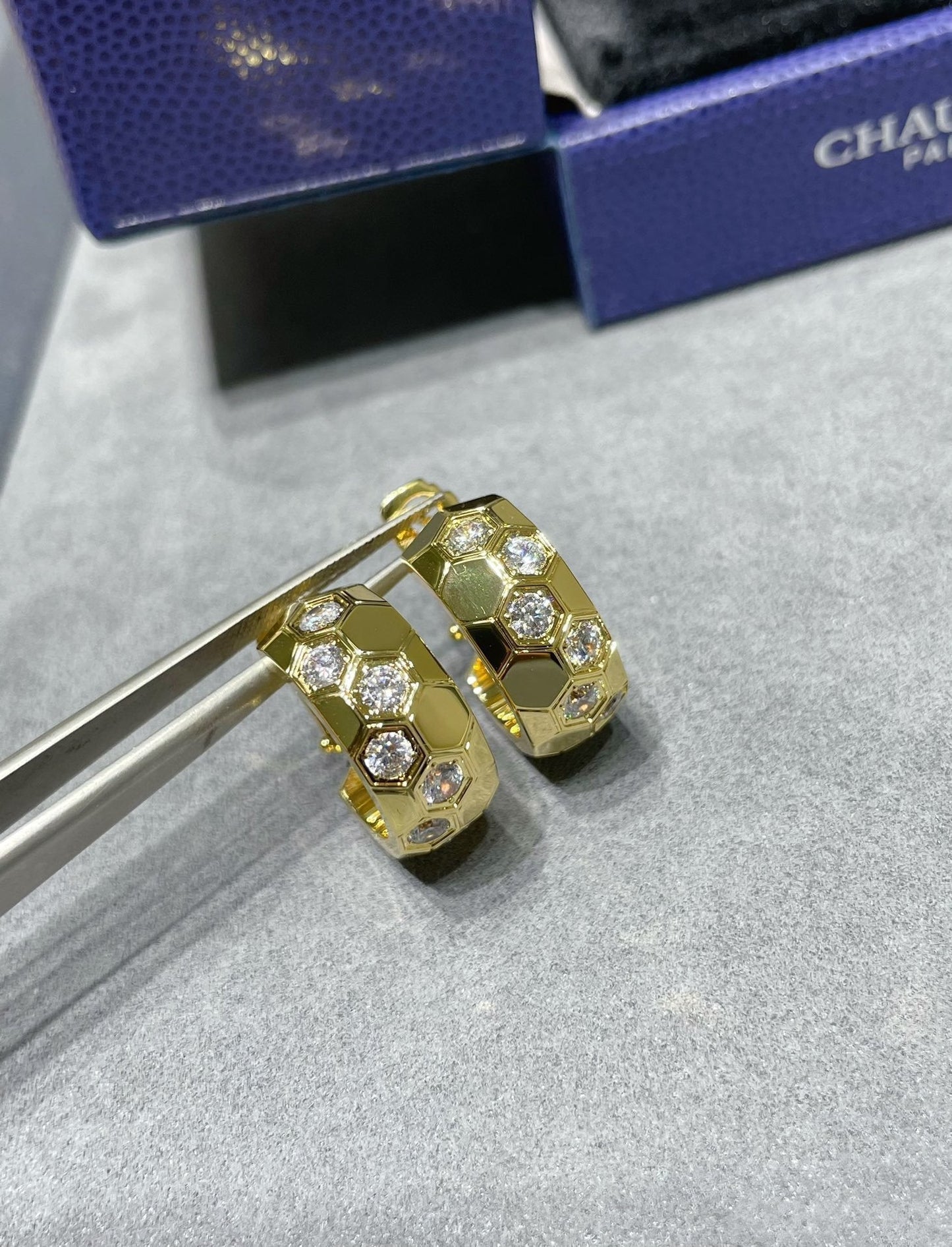 Lume Jewelry「BEE LOVE ダイヤモンドフープイヤリング」