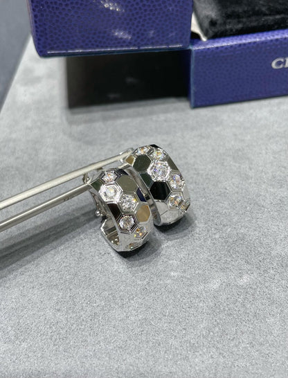 Lume Jewelry「BEE LOVE ダイヤモンドフープイヤリング」