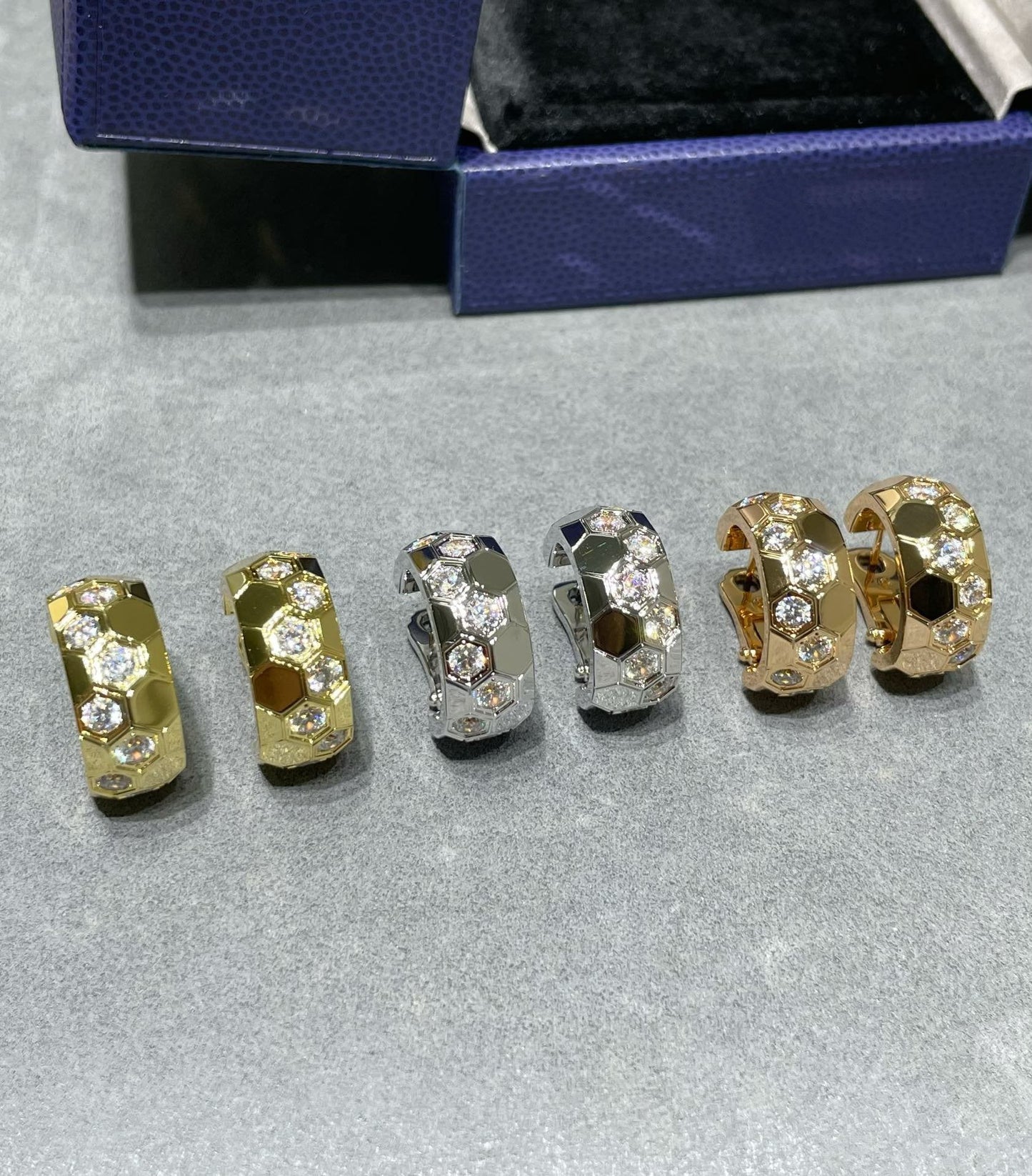 Lume Jewelry「BEE LOVE ダイヤモンドフープイヤリング」