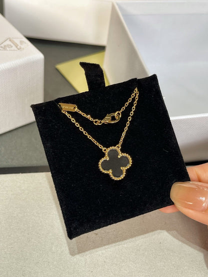 Lume Jewelry「クローバー ロック クリスタル ローズゴールド ネックレス」