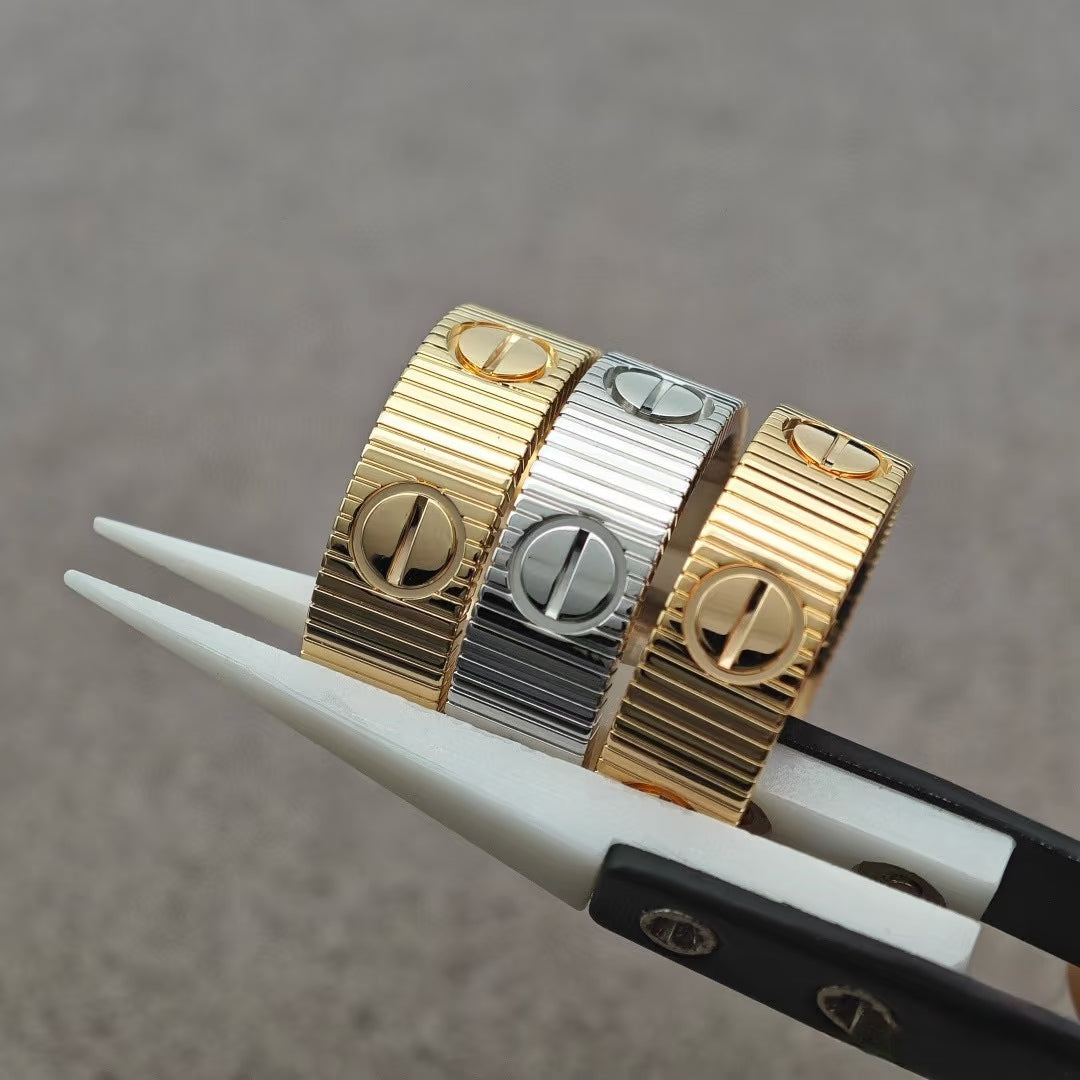 『Lume Jewelry』新作 LOVE 6.5 MM リング