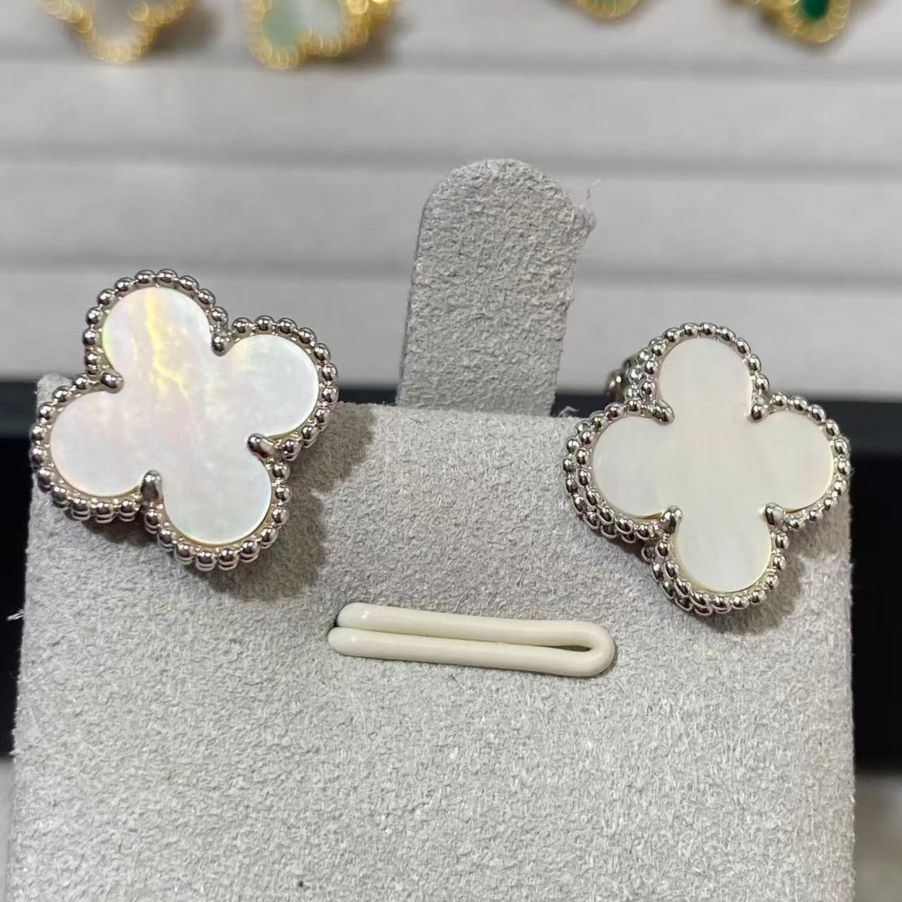 [Lume Jewelry] CLOVER LARGE (20mm) 1モチーフ ホワイトマザーオブパール スタッドピアス