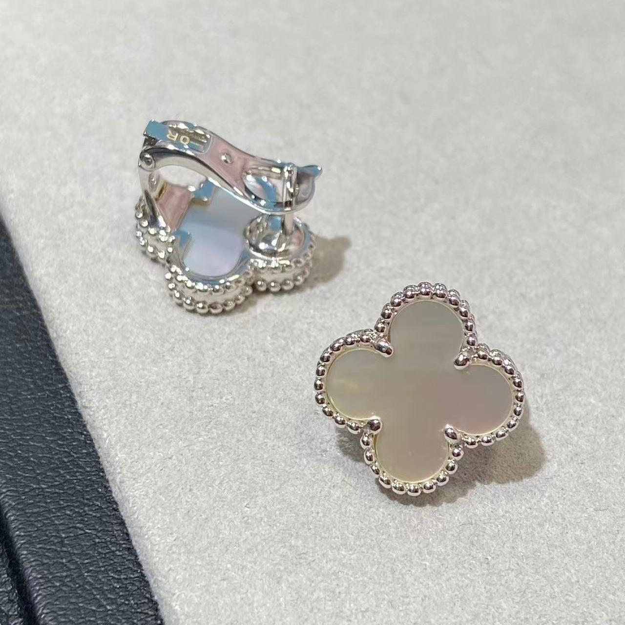 [Lume Jewelry] CLOVER LARGE (20mm) 1モチーフ ホワイトマザーオブパール スタッドピアス