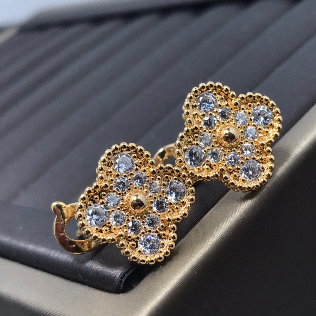 「Lume Jewelry」クローバー1モチーフダイヤモンドスタッドピアス シルバー