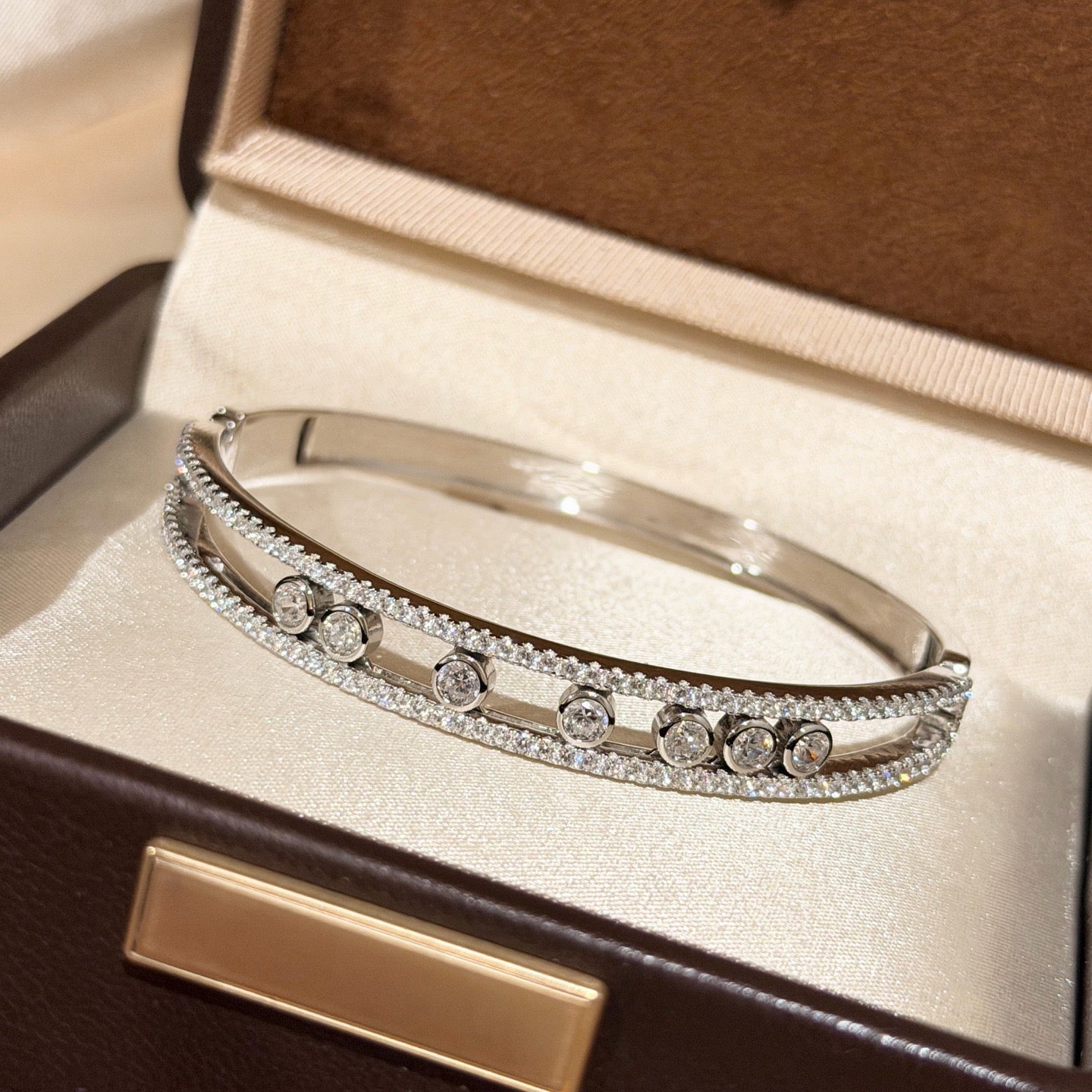[Lume Jewelry]Move Classique 7‑Moving‑Diamond Bangle, Double‑Row Pavé Setting