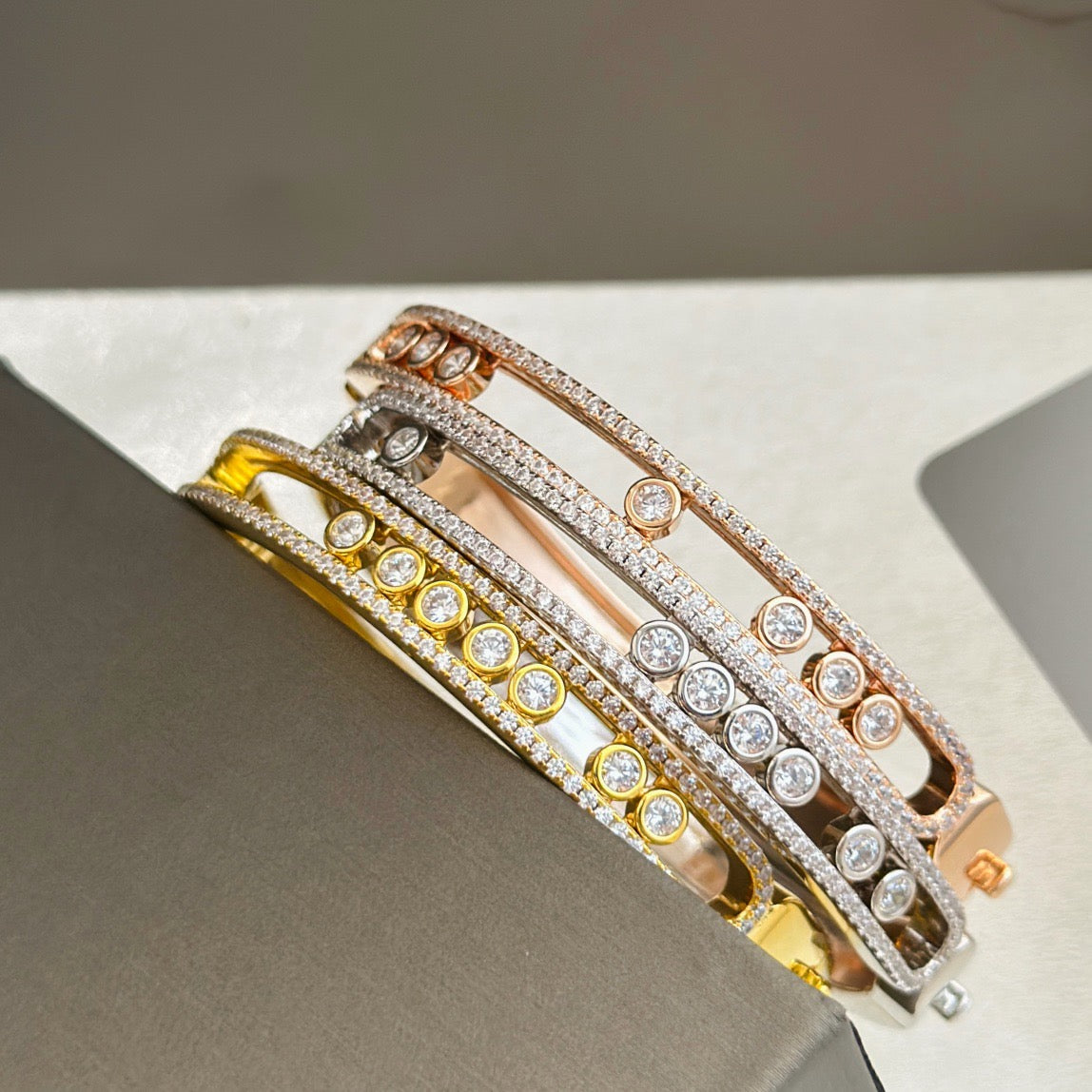 [Lume Jewelry]Move Classique 7‑Moving‑Diamond Bangle, Double‑Row Pavé Setting