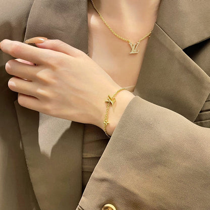 「Lume Jewelry」ロゴ スターモチーフ ゴールドブレスレット